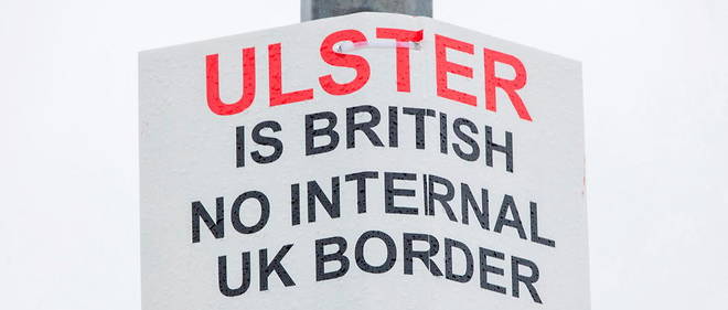 Une pancarte affichee dans un port d'Irlande du Nord pour s'opposer a une frontiere entre le Royaume-Uni et l'Ulster.
