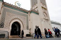 La Fédération de la Grande Mosquée de Paris, le Rassemblement des musulmans de France, Musulmans de France et la Fédération française des associations islamiques d'Afrique, des Comores et des Antilles se sont définitivement retirés du bureau exécutif du CFCM mercredi.
