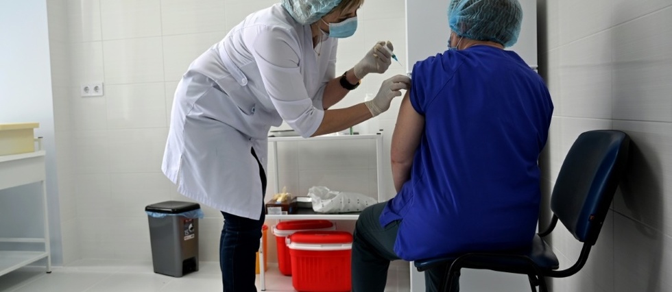 Virus: le laboratoire AstraZeneca defend son vaccin apres des essais rassurants