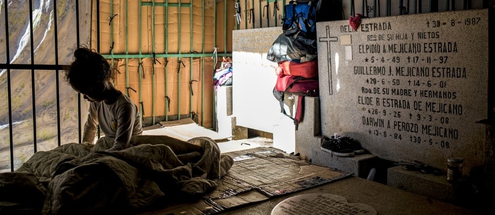 Le cimetiere de Caracas, refuge des sans toits et proie des pilleurs de tombes