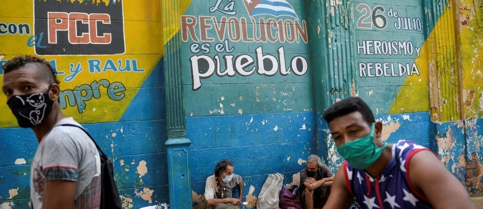 A Cuba, Raul Castro tire sa reverence en pleine crise economique