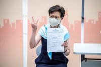 La cheffe de l'executif hongkongais Carrie Lam apres avoir recu la deuxieme dose du vaccin Sinovac.
