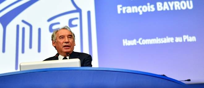 Bayrou defend le maintien d'une production d'electricite nucleaire
