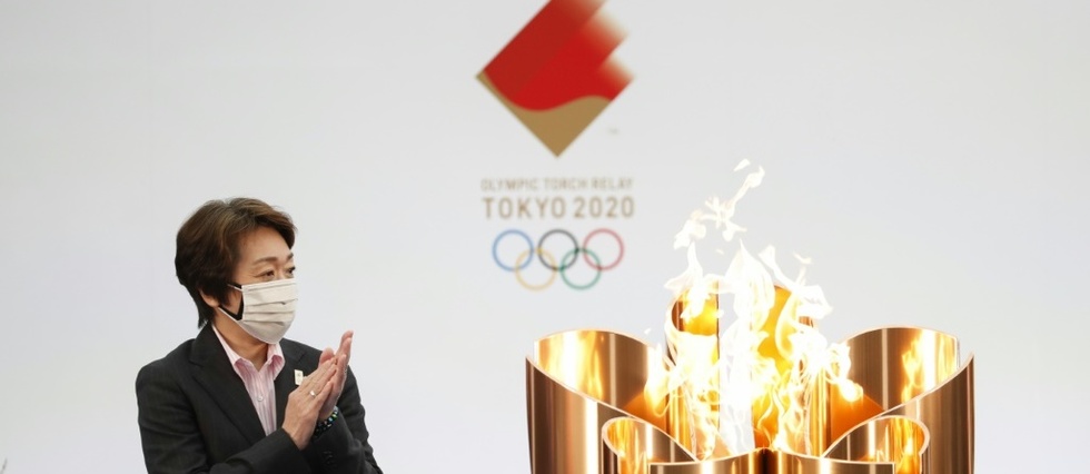Le relais de la flamme olympique lance le compte a rebours des JO retardes de Tokyo