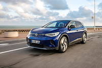 Le Volkswagen ID.4 est proposé avec deux capacités de batterie de 52 ou 77 kWh offrant respectivement des autonomies de 345 et 520 km.
