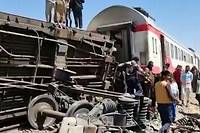 L'Egypte enterre les victimes de la catastrophe ferroviaire