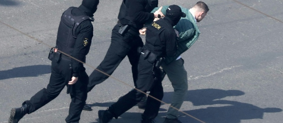 Belarus: la police contrecarre une manifestation d'opposition, 110 arrestations