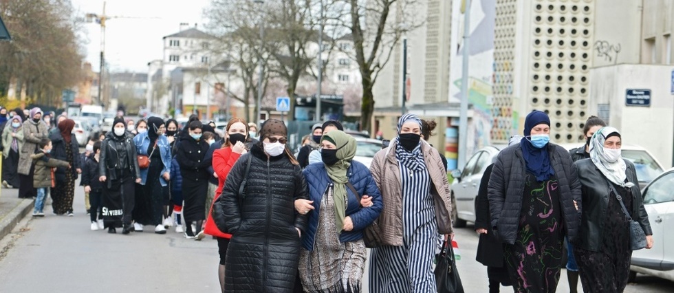 A Rennes et Strasbourg, des Tchetchenes defilent contre la stigmatisation de leur communaute