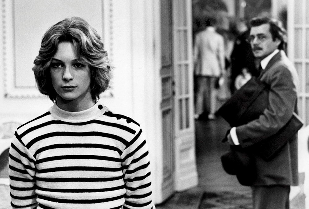 
        Objet du desir. Bjorn Andresen dans le chef-d'oeuvre de Luchino Visconti, << Mort a Venise >> (1971), d'apres le roman de Thomas Mann. En arriere-plan, Dirk Bogarde.