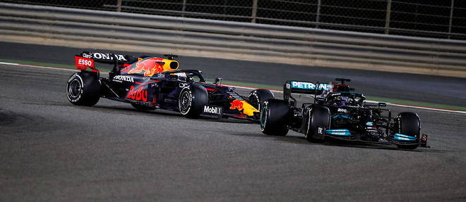 Hamilton Lewis (Mercedes) et Max Verstappen (Red Bull) ont fini le Grand Prix de Bahrein roue dans roue.
