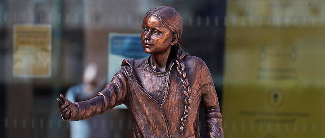 La statue de Greta Thunberg a ete inauguree mardi a Winchester. 
