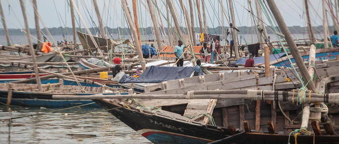 Le port de Paquitequete, pres de Pemba, ou des bateaux evacuent les habitants de Palma apres l'attaque djihadiste du 24 mars.
