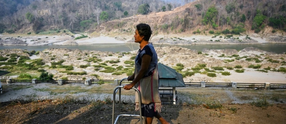 Dans un village de Thailande, l'arrivee de refugies birmans ravive de mauvais souvenirs
