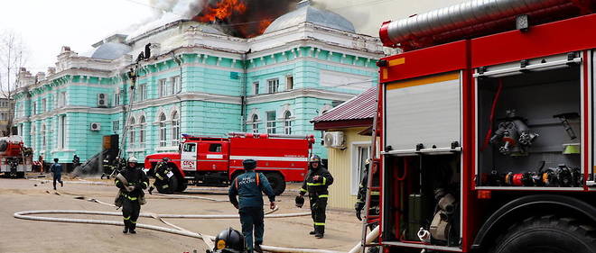 Une clinique cardiaque de Blagovechtchensk (Russie) a pris feu alors que des chirurgiens etaient en plein milieu d'une operation.
