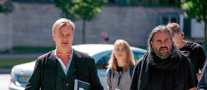 Christopher Nolan et son directeur de la photographie Hoyte Van Hoytema sur le tournage de «  Tenet » .
