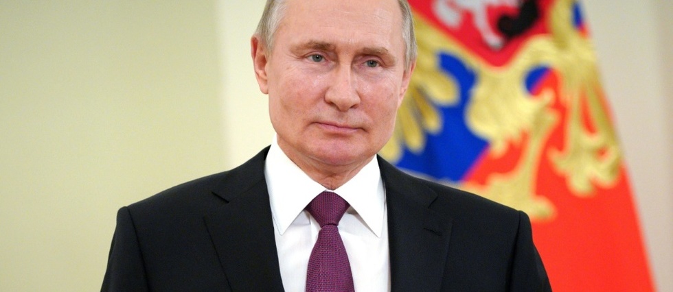 Poutine signe la loi l'autorisant a faire deux mandats de plus