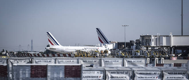 Avions Air France sur le tarmac de l'aeroport d'Orly. 
