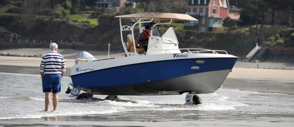 Tringa Le Bateau Qui Roule De La Terre A La Mer Le Point