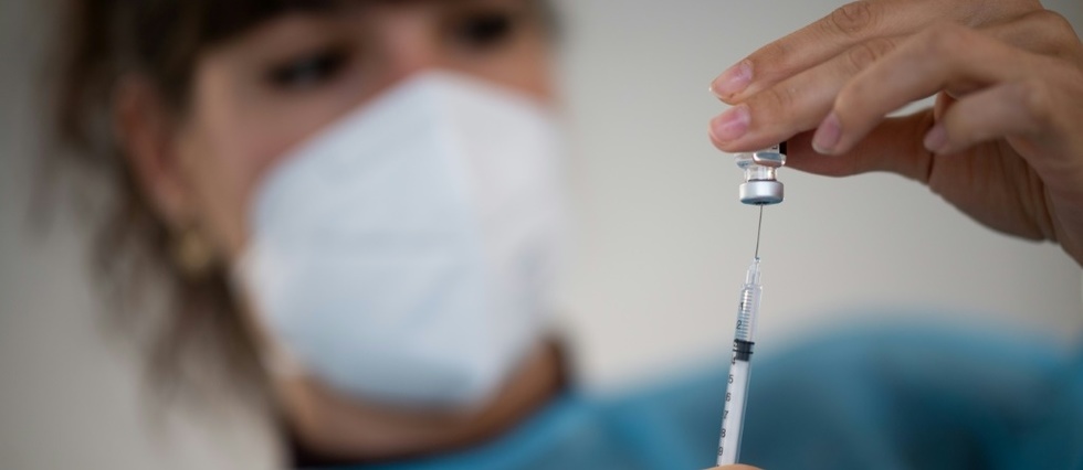 Covid-19 en France: vaccination ouverte aux plus de 55 ans des lundi