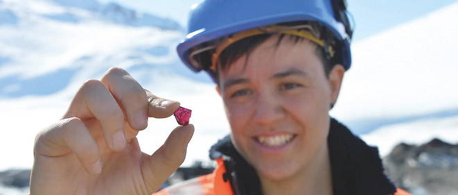 Le site d'extraction Aappaluttog, au Groenland, produit des rubis et des saphirs roses. Ces pierres etaient enterrees sous la glace et la neige depuis plusieurs milliards d'annees.
