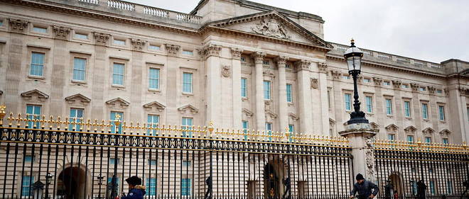 Buckingham Palace : c'est dans cet univers d'ors et de pompe que le prince Philip, son epouse et sa jeune famille s'etaient installes en 1952 a la suite de la mort de George VI.
