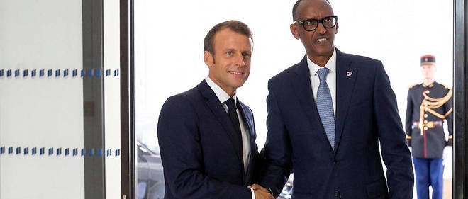 Les presidents Emmanuel Macron et Paul Kagame a Biarritz, en aout 2019, lors du sommet du G7. Apres le rapport Duclert, le Rwanda a publie son rapport sur le genocide rwandais fin avril. 
