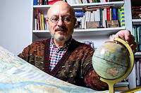 Christian Grataloup est geographe, geohistorien et professeur emerite a l'universite Paris-Diderot.
