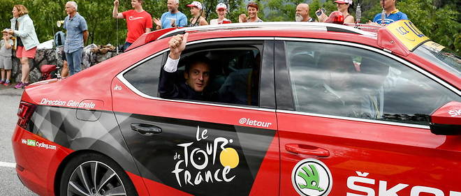 Emmanuel Macron sur le Tour de France, en 2017.
