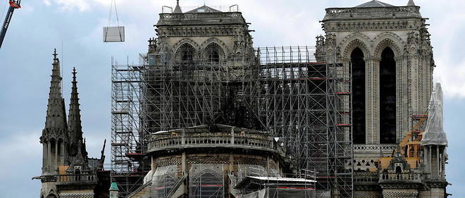 Il y a deux ans, la cathedrale de Notre-Dame etait en partie detruite par un incendie.
