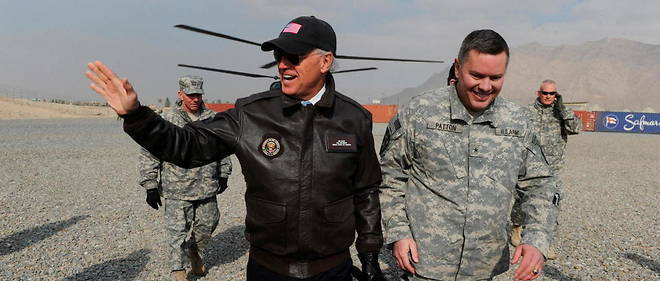 Joe Biden, alors vice-president americain, lors d'une visite en Afghanistan en janvier 2011.
