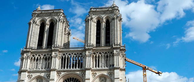 Apres l'incendie, Emmanuel Macron avait promis que la cathedrale serait rebatie en cinq ans. 
