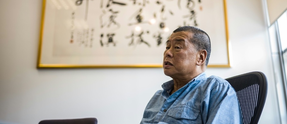 Hong Kong: le patron de presse pro-democratie Jimmy Lai condamne a 14 mois
