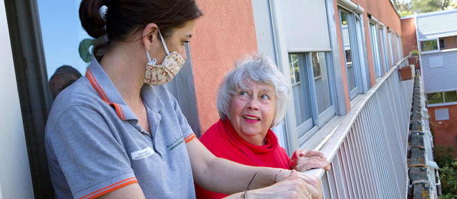Dans les Ehpad et maisons de retraite, les visites restent restreintes, alors tous les moyens sont bons pour redonner le sourire aux résidents. (Illustration)
