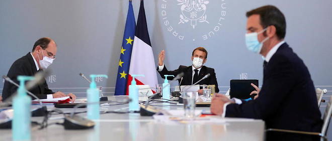 Emmanuel Macron, Jean Castex et Olivier Veran lors d'un conseil de defense a l'Elysee en novembre 2020.
