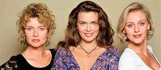 Christiane Jean, Hélène Le Moignic et Cécile Auclert ont été les premières  « Filles d'à côté », sur TF1, entre 1993 et 1995.
