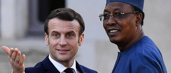 Alors que le concours du president Idriss Deby etait au centre de la strategie de redeploiement des forces francaises dans le Sahel, le president Emmanuel Macron se trouve a devoir s'adapter a un contexte plus difficile au Sahel.
