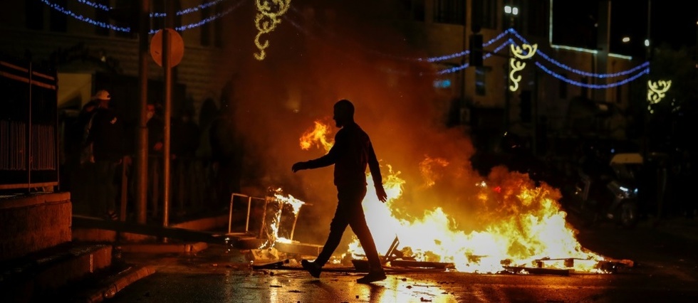 Plus de cent blesses dans des heurts nocturnes a Jerusalem