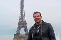  Jamel Gorchene posant il y a quelques années devant la Tour Eiffel.

