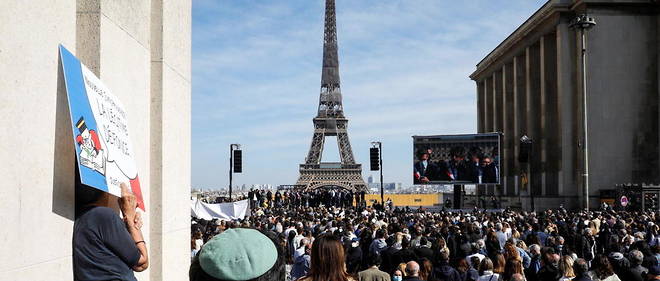 Au cours du rassemblement au Trocadero, la maire de la capitale Anne Hidalgo a annonce qu'une rue porterait, a Paris, le nom de Sarah Halimi.
