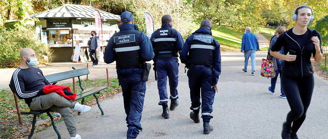Des agents de la mairie de Paris et du service de securite de la Ville sont mobilises pour veiller a faire respecter les regles sanitaires. (Illustration)
