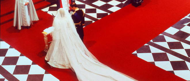 Pres de 40 ans apres son mariage avec le prince Charles, la robe de mariee de la princesse Diana va refaire surface.
