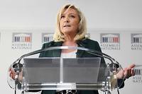 Tribune de militaires: Marine Le Pen accus&eacute;e de revenir sur le chemin de son p&egrave;re