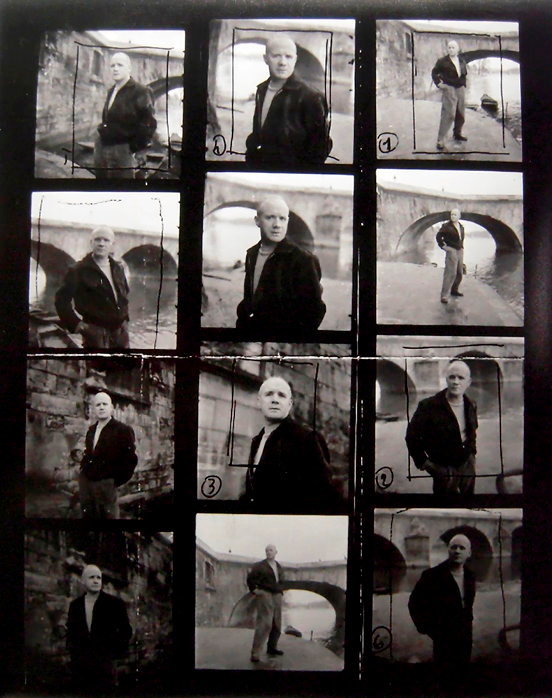 
        Sur les quais. Jean Genet a Paris, photographie vers 1948 par Roger Parry pour les editions Gallimard.