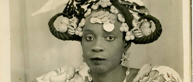 Mama Casset - Sans titre (femme a la coiffe) , Circa 1950 Tirage unique d'epoque - Image : 13 x 18,2 cm
