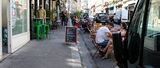 A Paris, les restaurants et bars n'auront pas a payer de taxe pour leurs terrasses ephemeres cet ete. 
