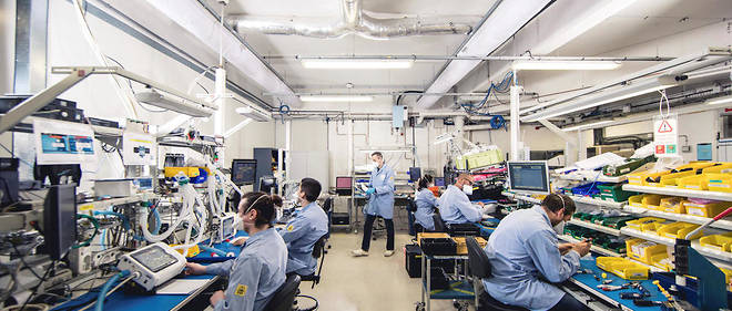 Fabrication de respirateurs reanimateurs au sein de l'usine Air Liquide a Anthony.
