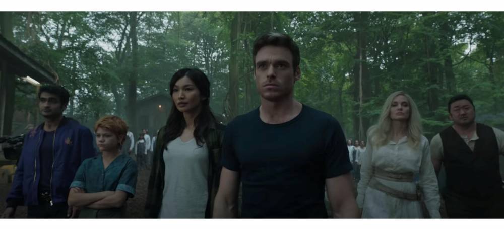 Une partie du casting de <em>Eternals</em> avec au centre Richazrd Madden et Gemma Chan.
 ©  Marvel Studios