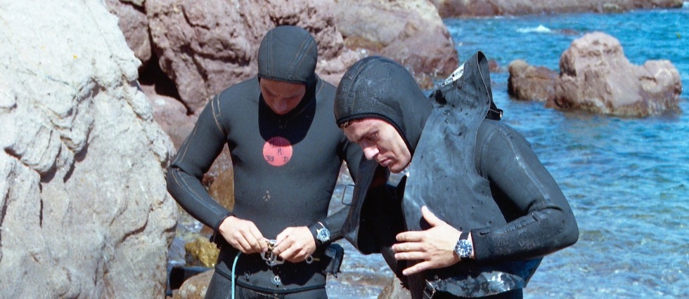 <p style="text-align:justify">Photographies en 1986, ces plongeurs de la Marine nationale portent des montres Tudor reference 9401 au cadran bleu caracteristique.
