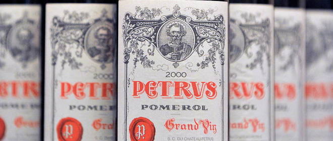 Une bouteille classique de Petrus 2000, considere comme un grand millesime, se negocie aujourd'hui aux environs de 4 500 euros.
