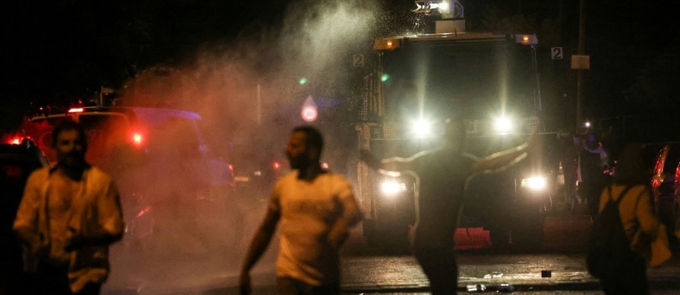 Jerusalem: arrestations apres des heurts entre Palestiniens et policiers israeliens